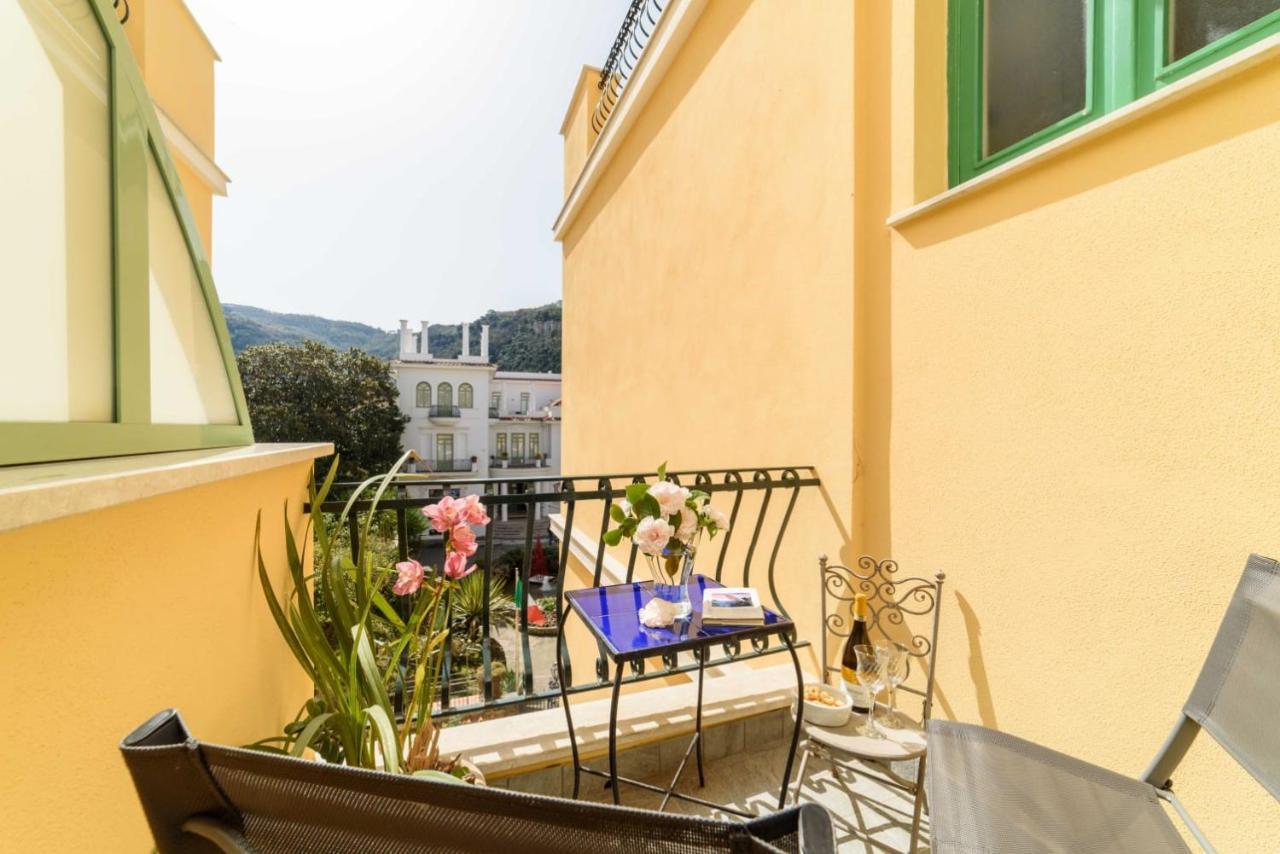 La Camelia Apartment Соренто Екстериор снимка